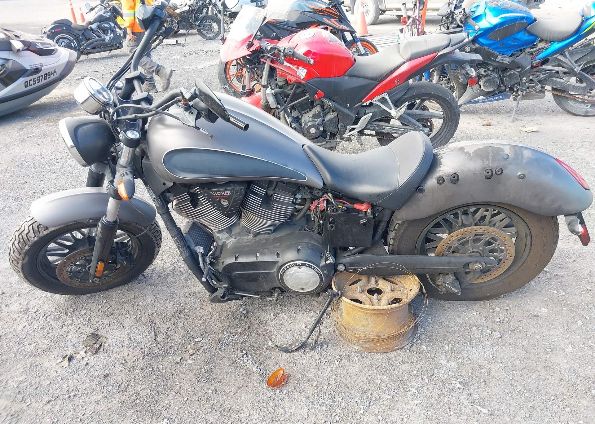 2016 VICTORY MOTORCYCLES GUNNER