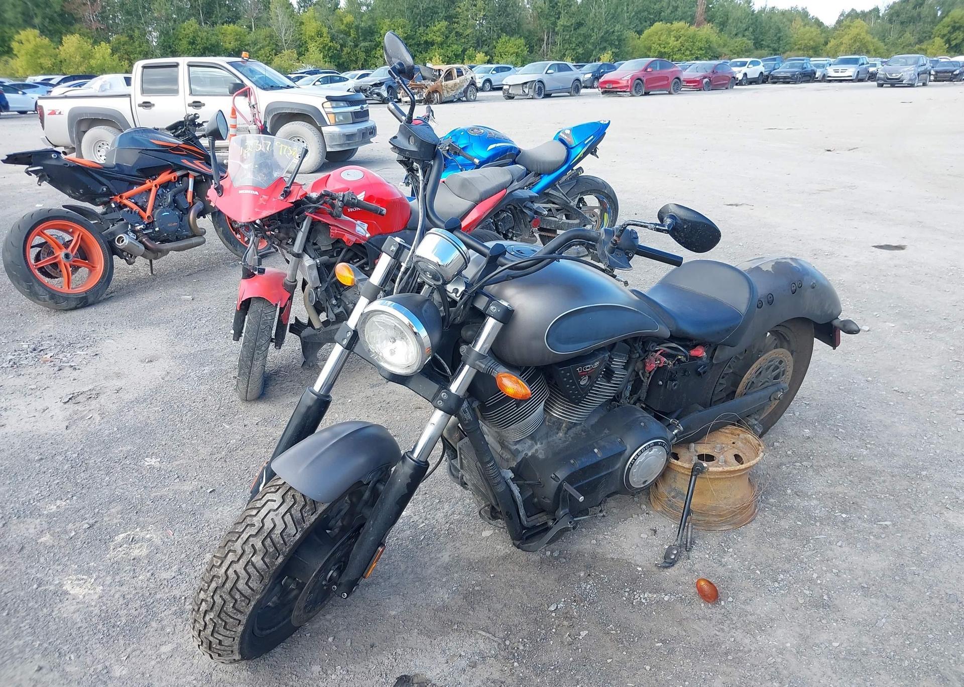 2016 VICTORY MOTORCYCLES GUNNER
