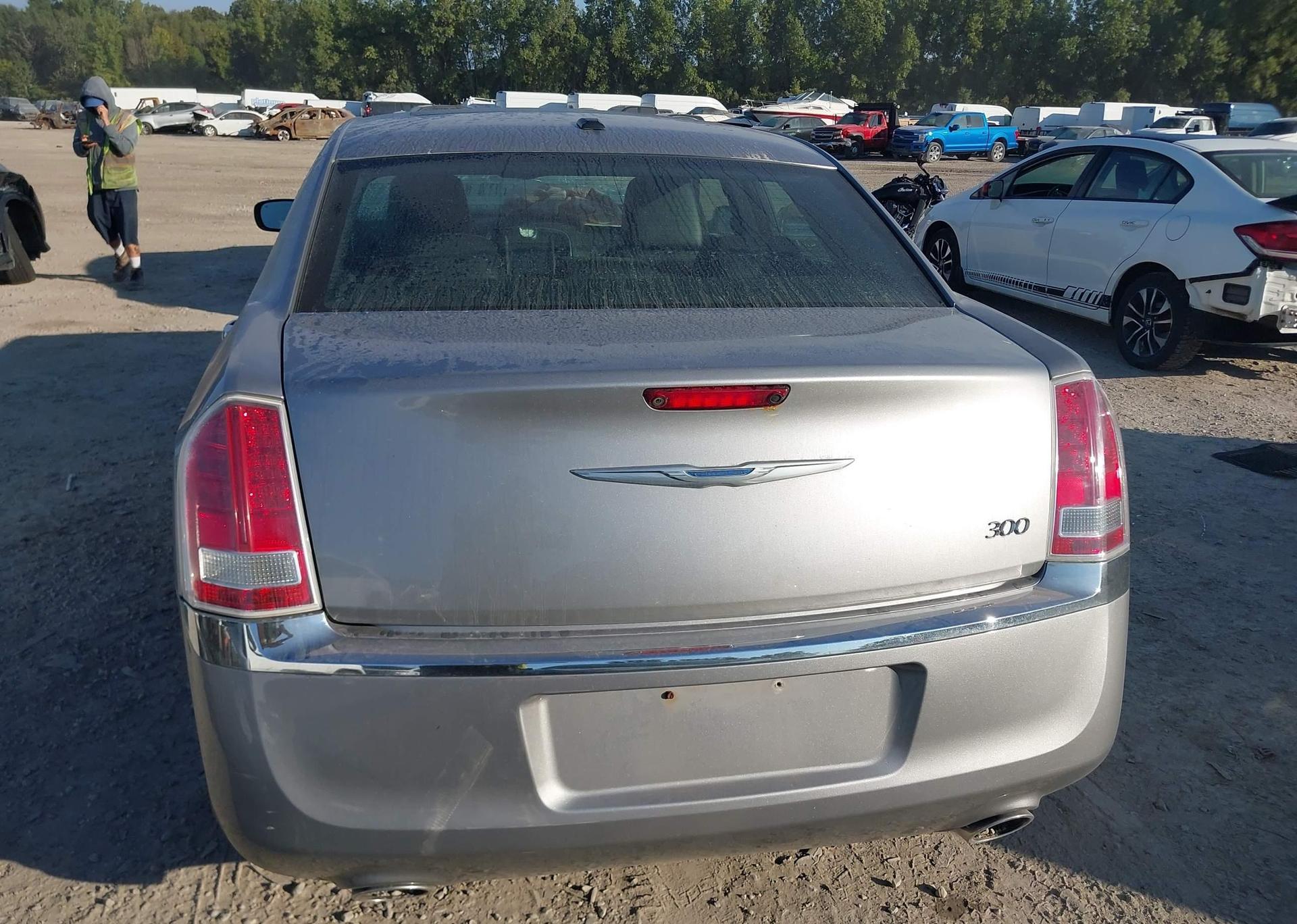 2011 CHRYSLER 300 LIMITED
