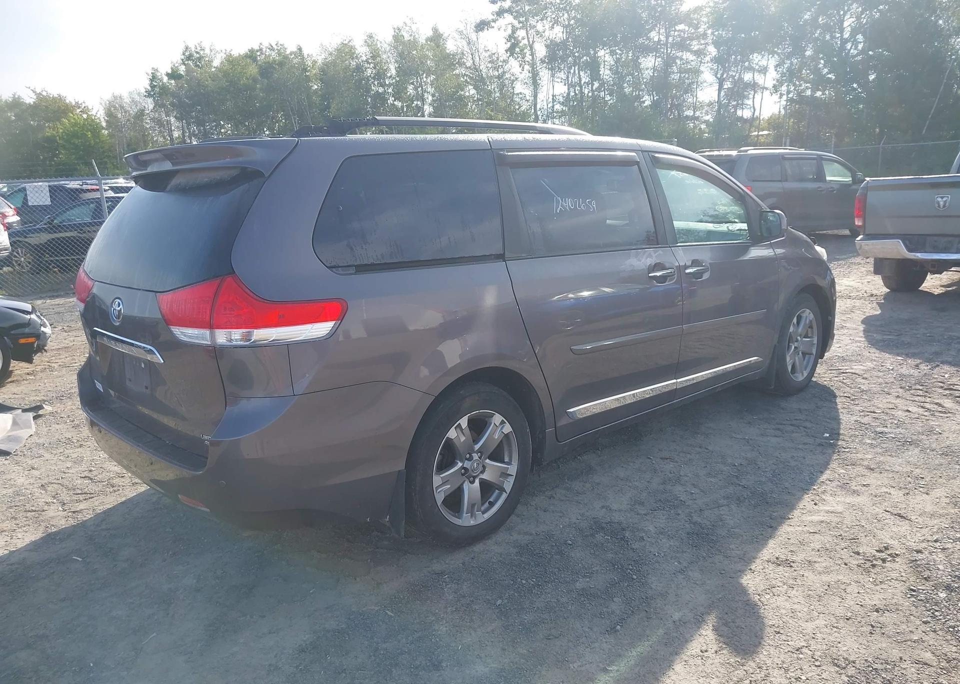 2012 TOYOTA SIENNA XLE 7 PASSENGER