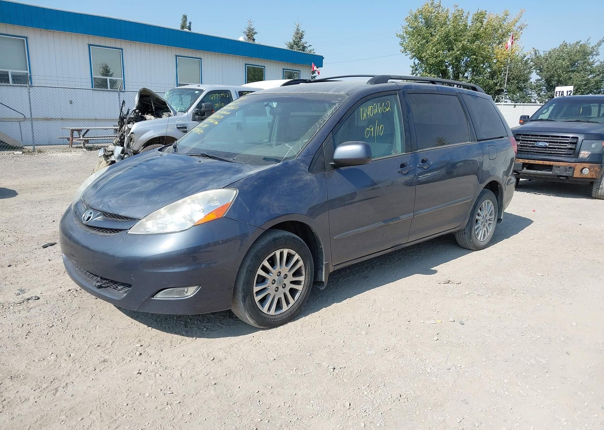 2009 TOYOTA SIENNA LE