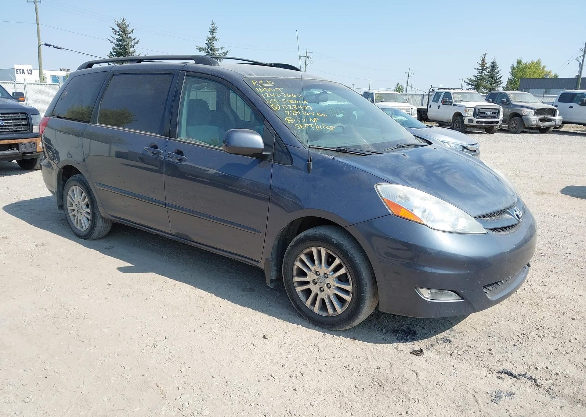 2009 TOYOTA SIENNA LE