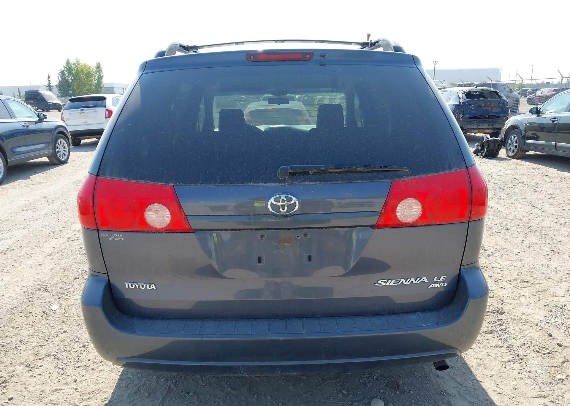 2009 TOYOTA SIENNA LE