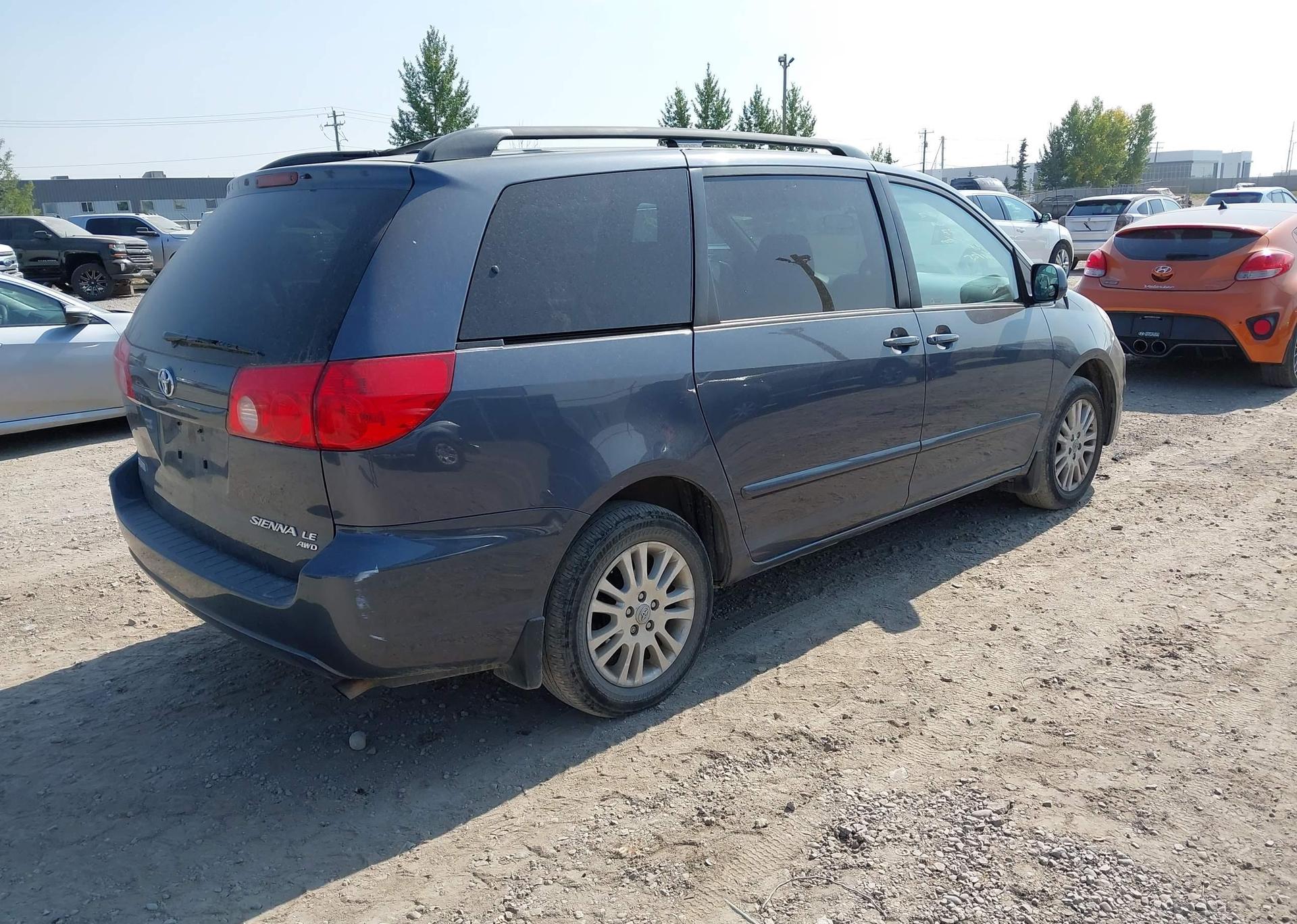 2009 TOYOTA SIENNA LE