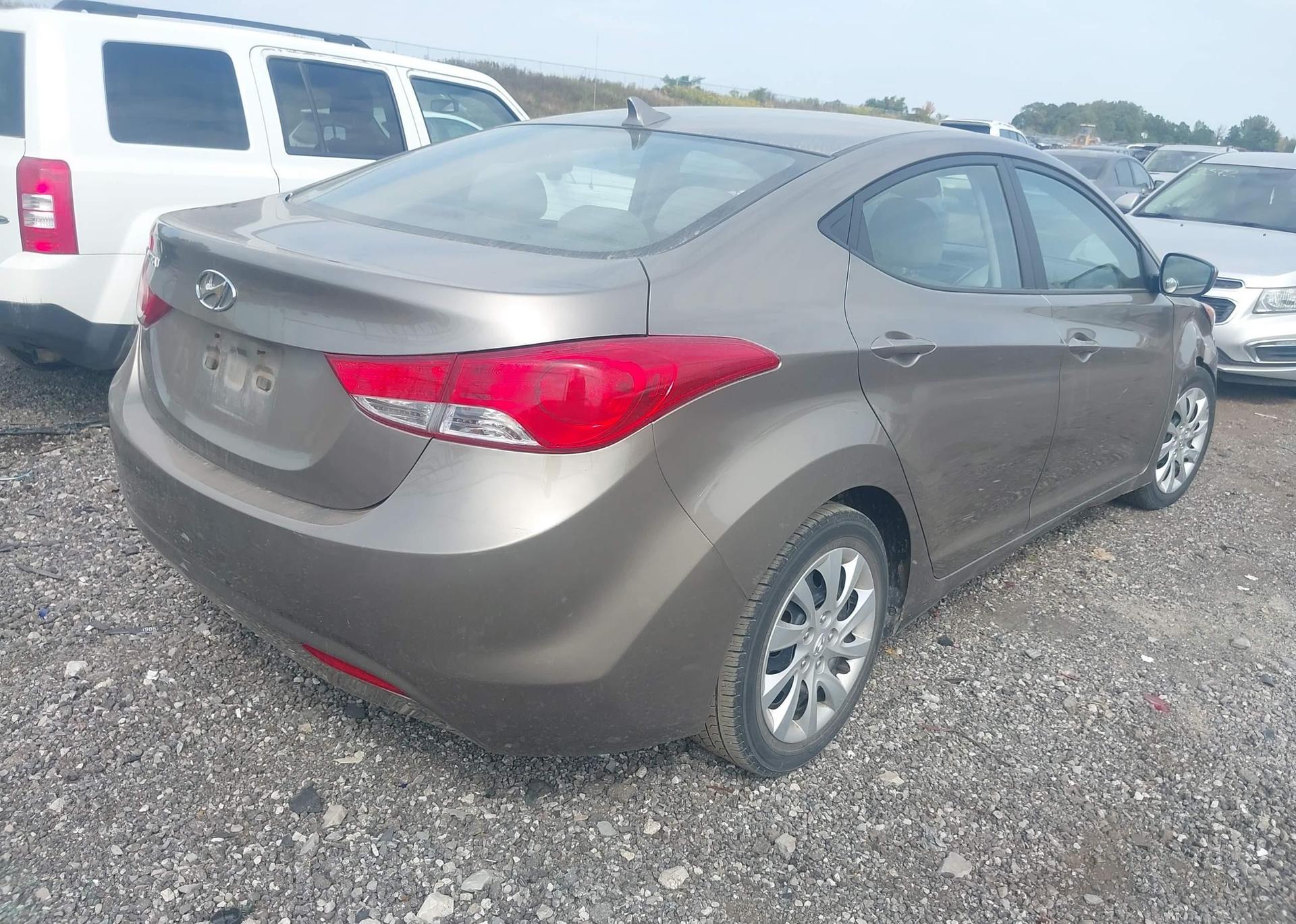 2013 HYUNDAI ELANTRA