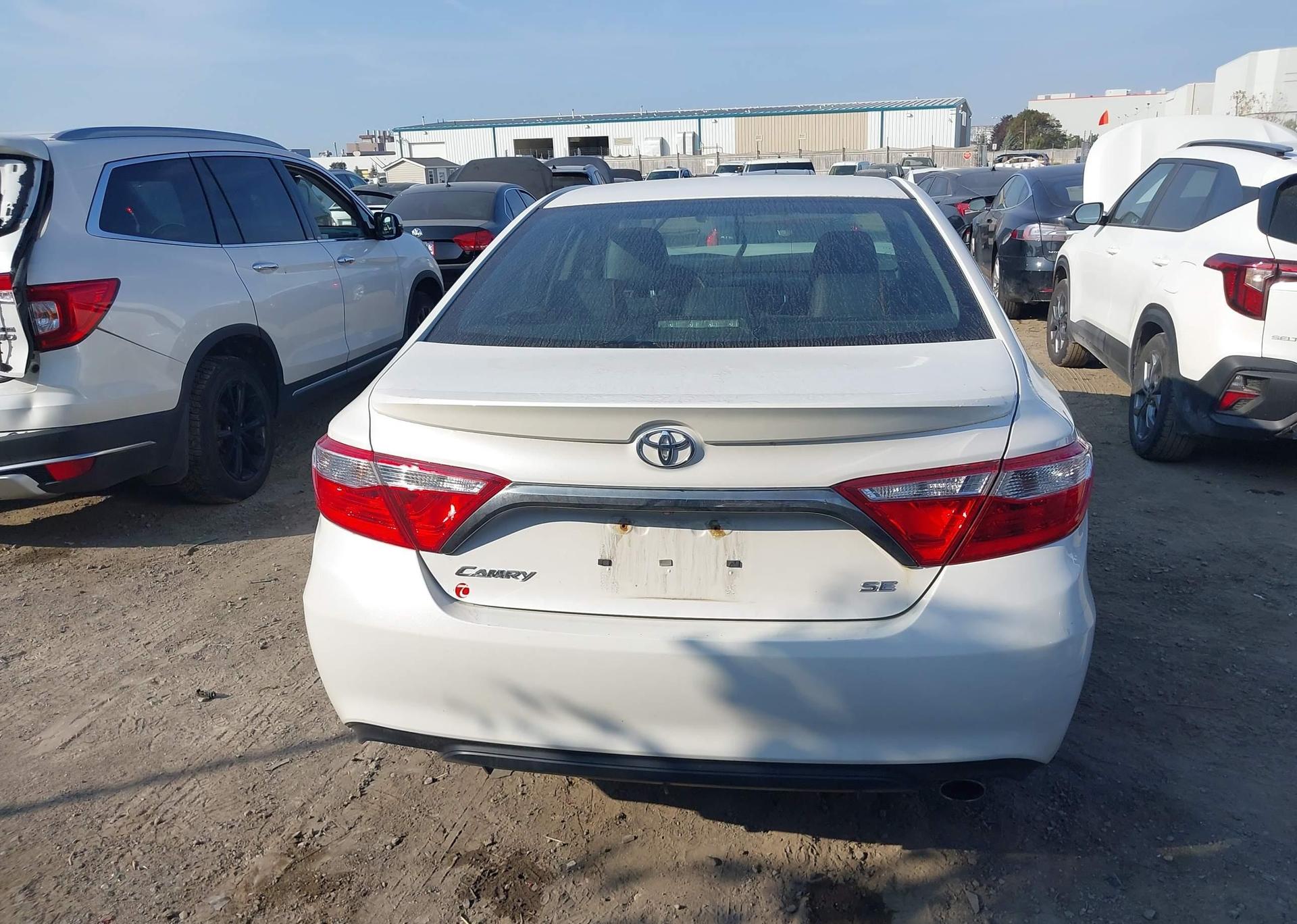 2015 TOYOTA CAMRY SE