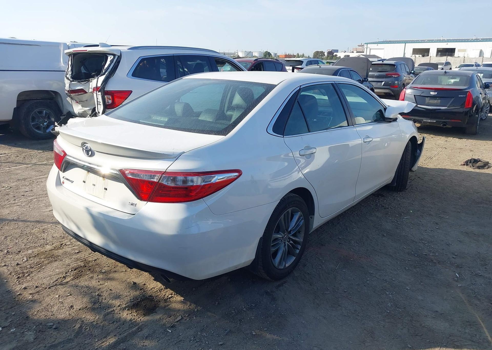 2015 TOYOTA CAMRY SE