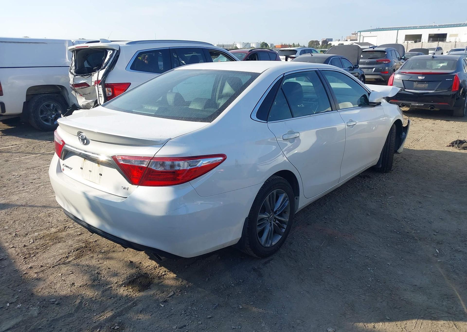 2015 TOYOTA CAMRY SE