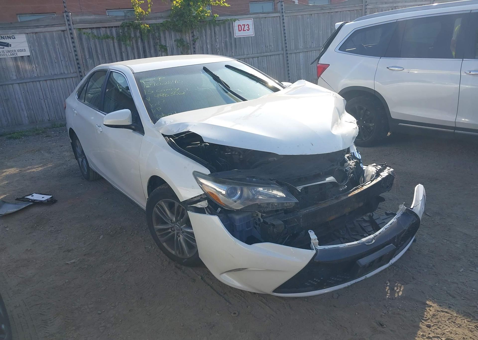2015 TOYOTA CAMRY SE