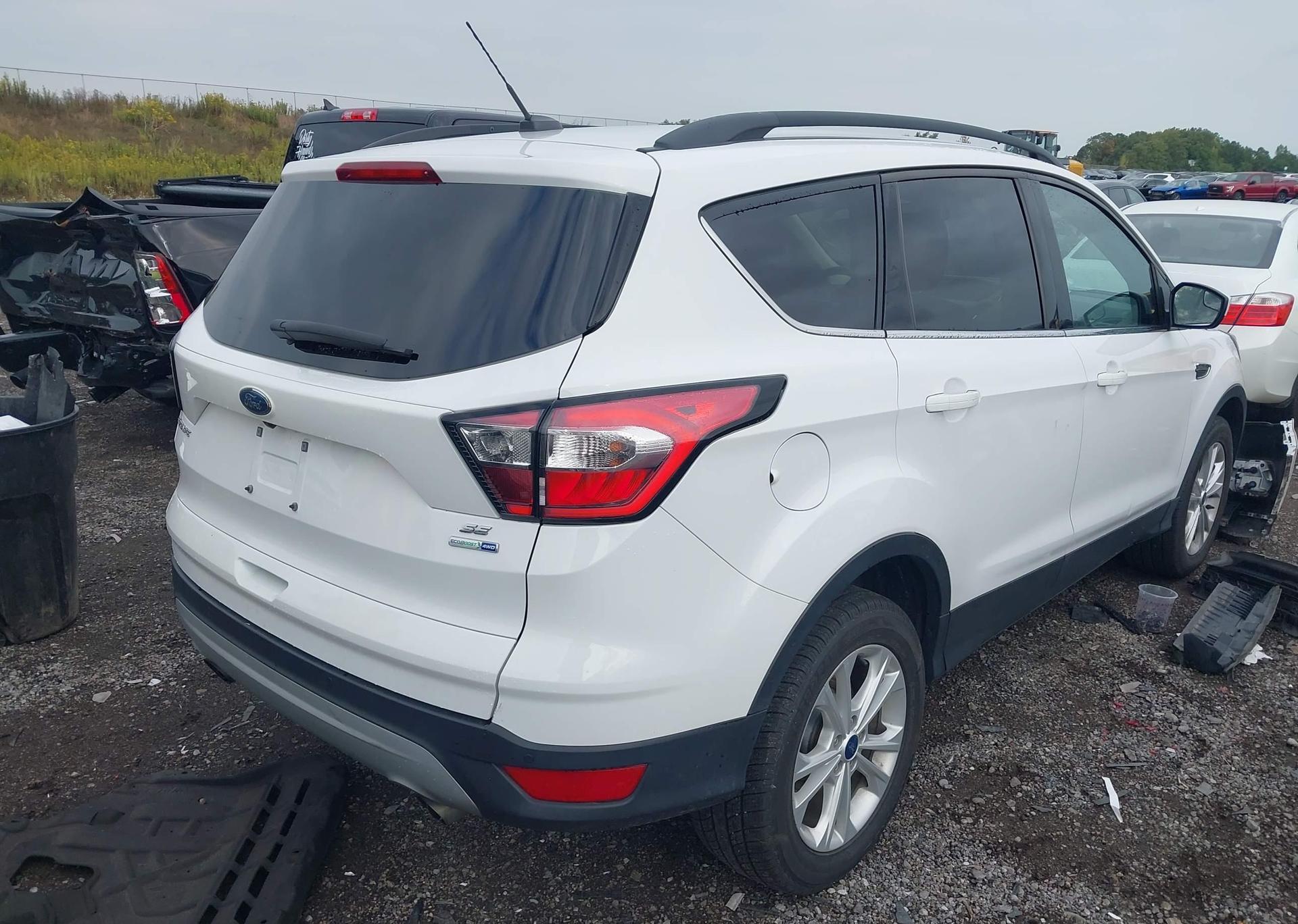 2018 FORD ESCAPE SE