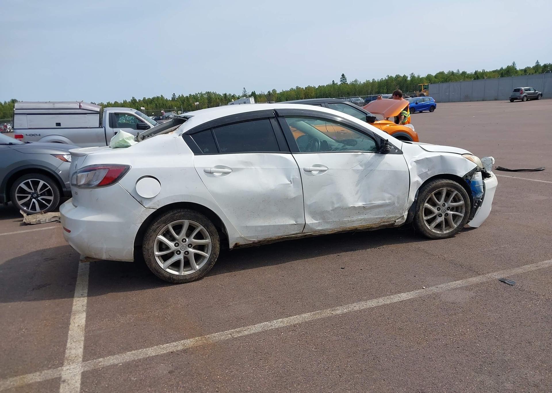 2012 MAZDA 3 S
