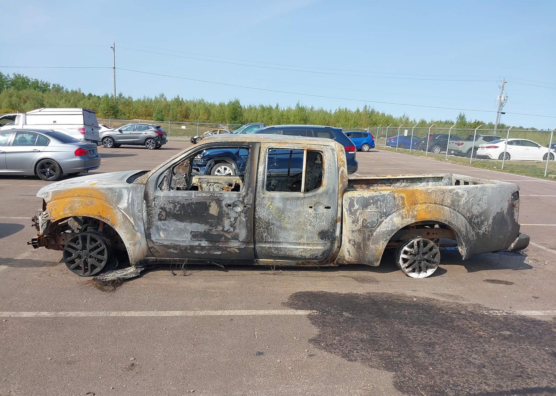 2016 NISSAN FRONTIER SL