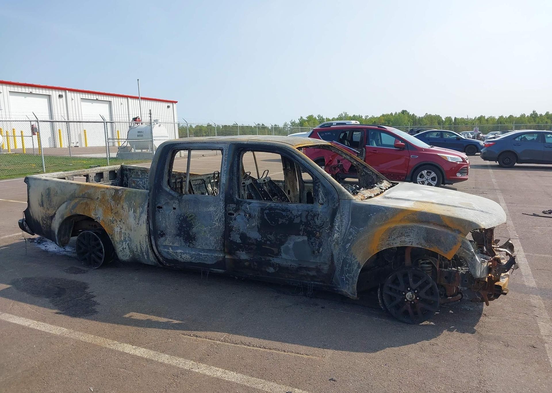 2016 NISSAN FRONTIER SL