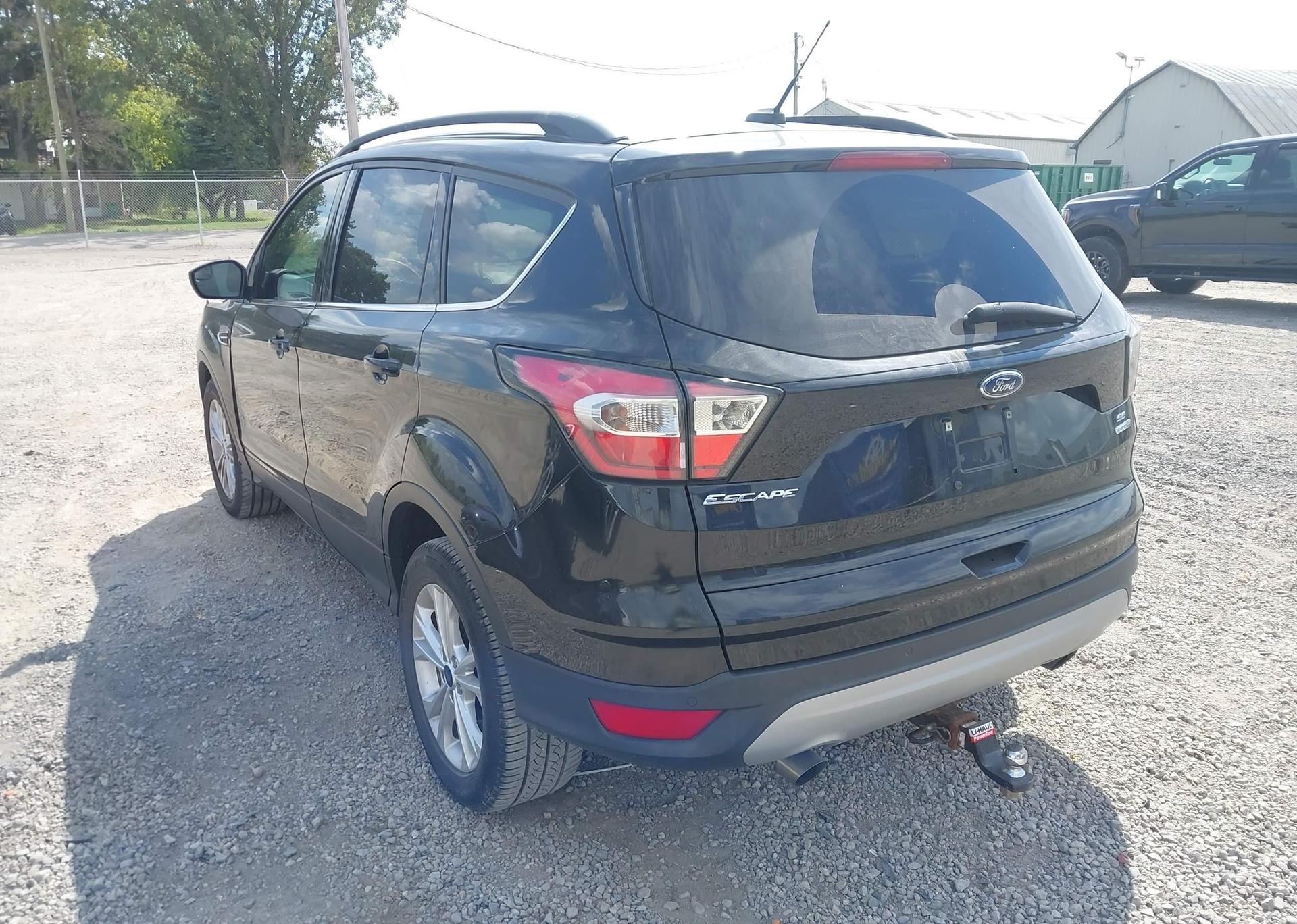 2017 FORD ESCAPE SE