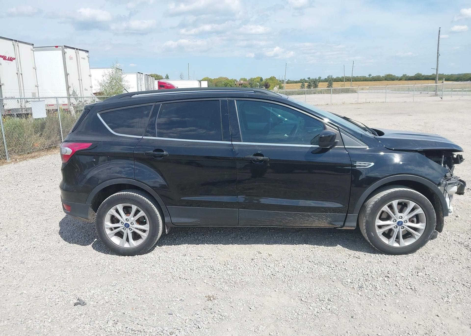 2017 FORD ESCAPE SE