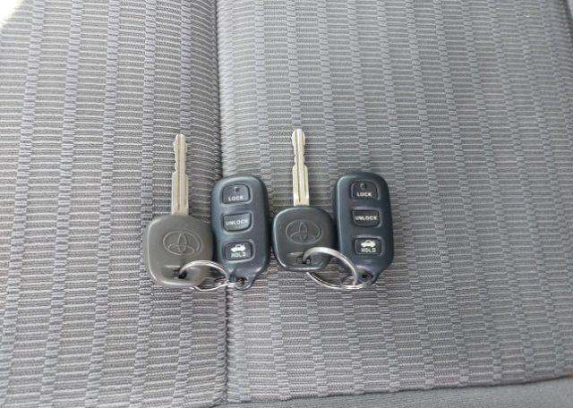 2005 TOYOTA CAMRY LE