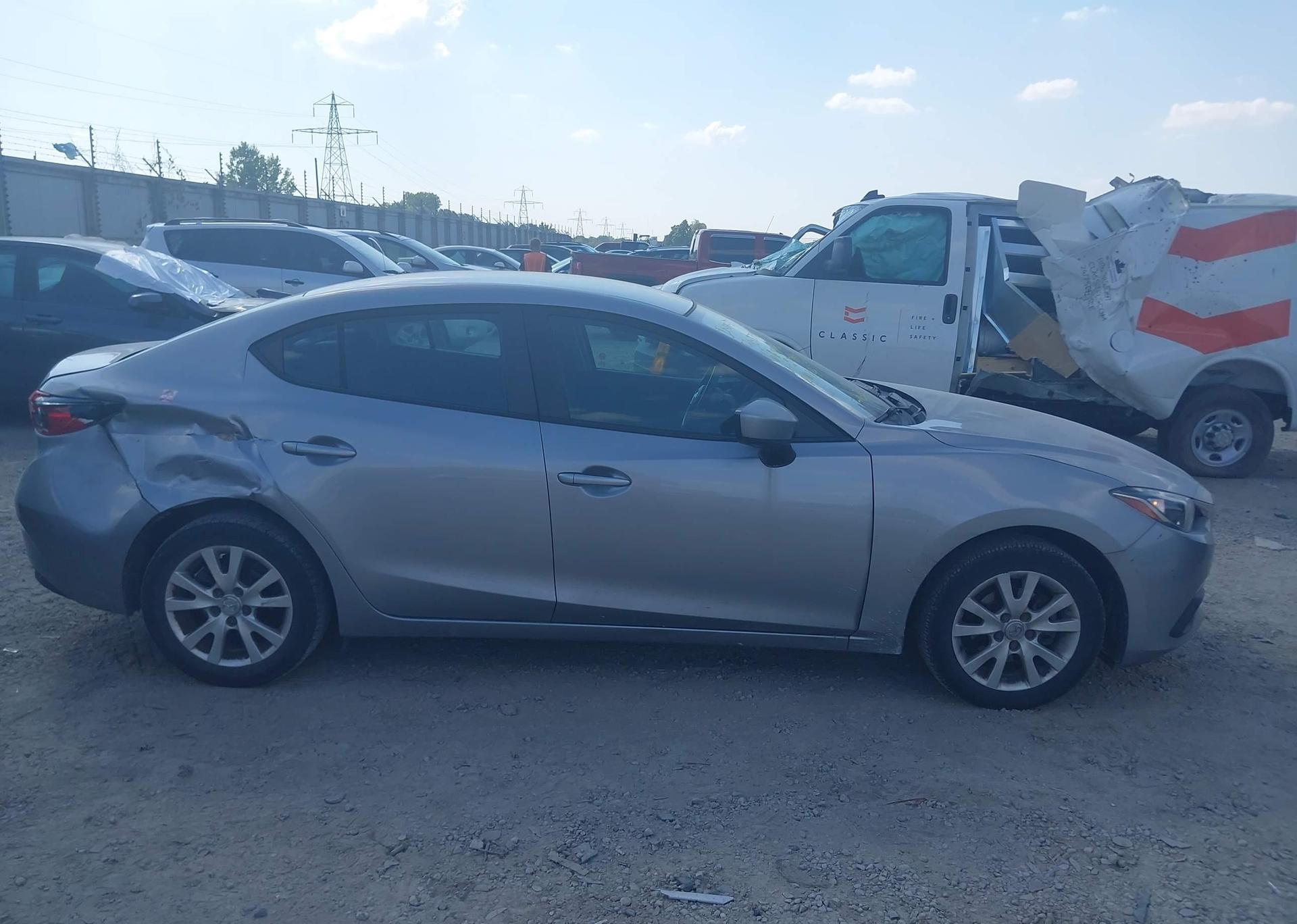 2016 MAZDA MAZDA3