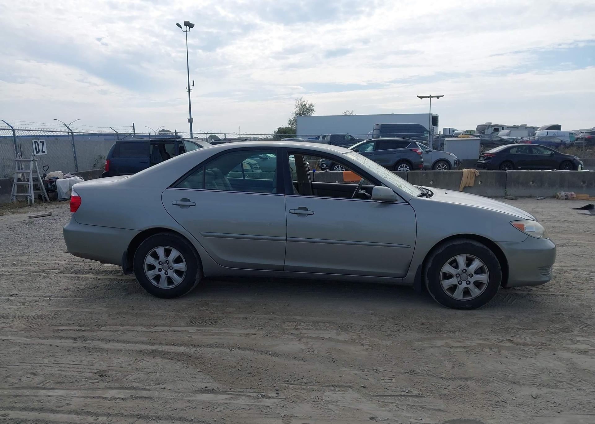 2005 TOYOTA CAMRY LE V6