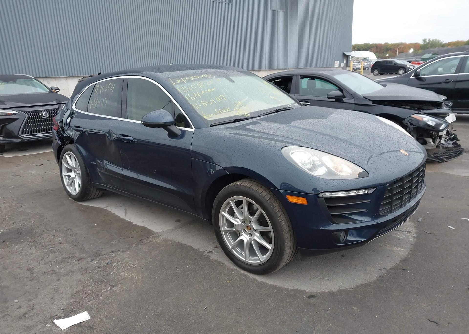 2016 PORSCHE MACAN S
