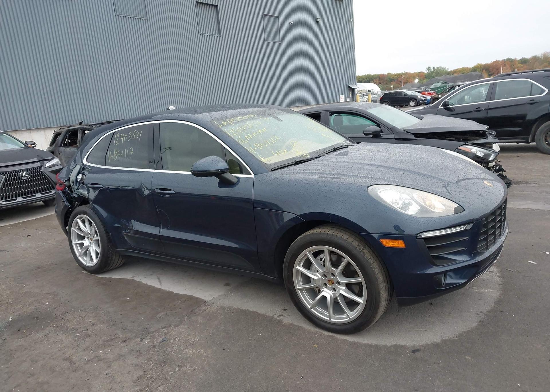 2016 PORSCHE MACAN S