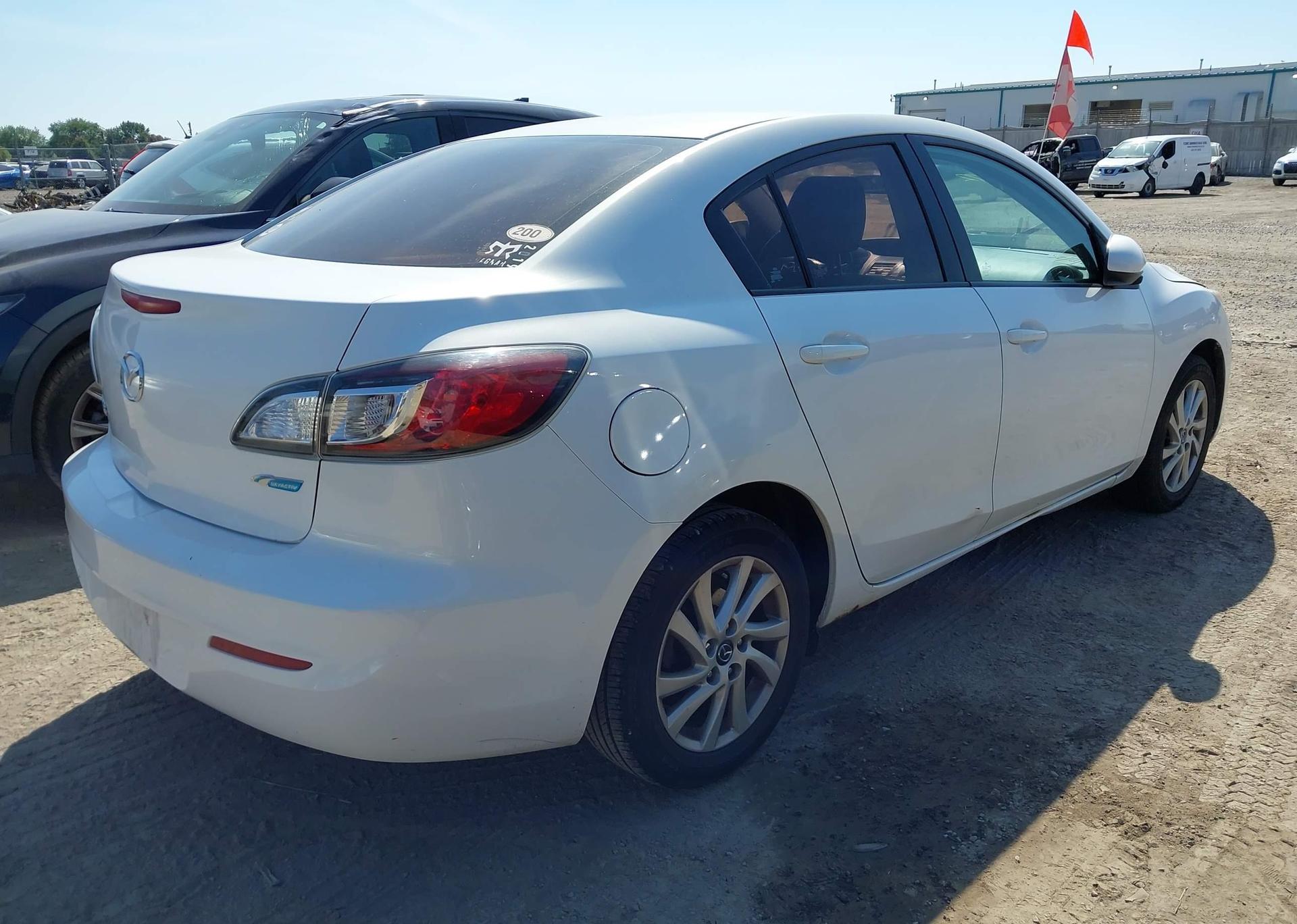 2013 MAZDA 3 I