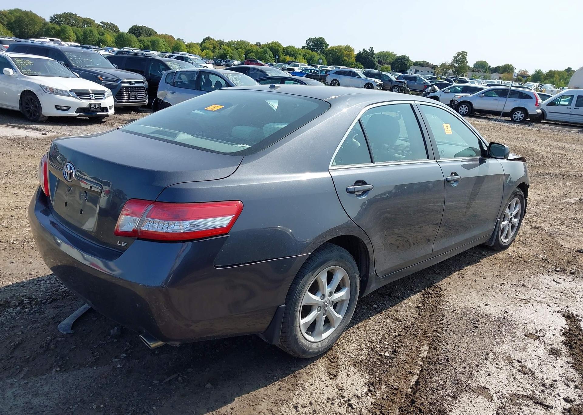 2011 TOYOTA CAMRY LE V6