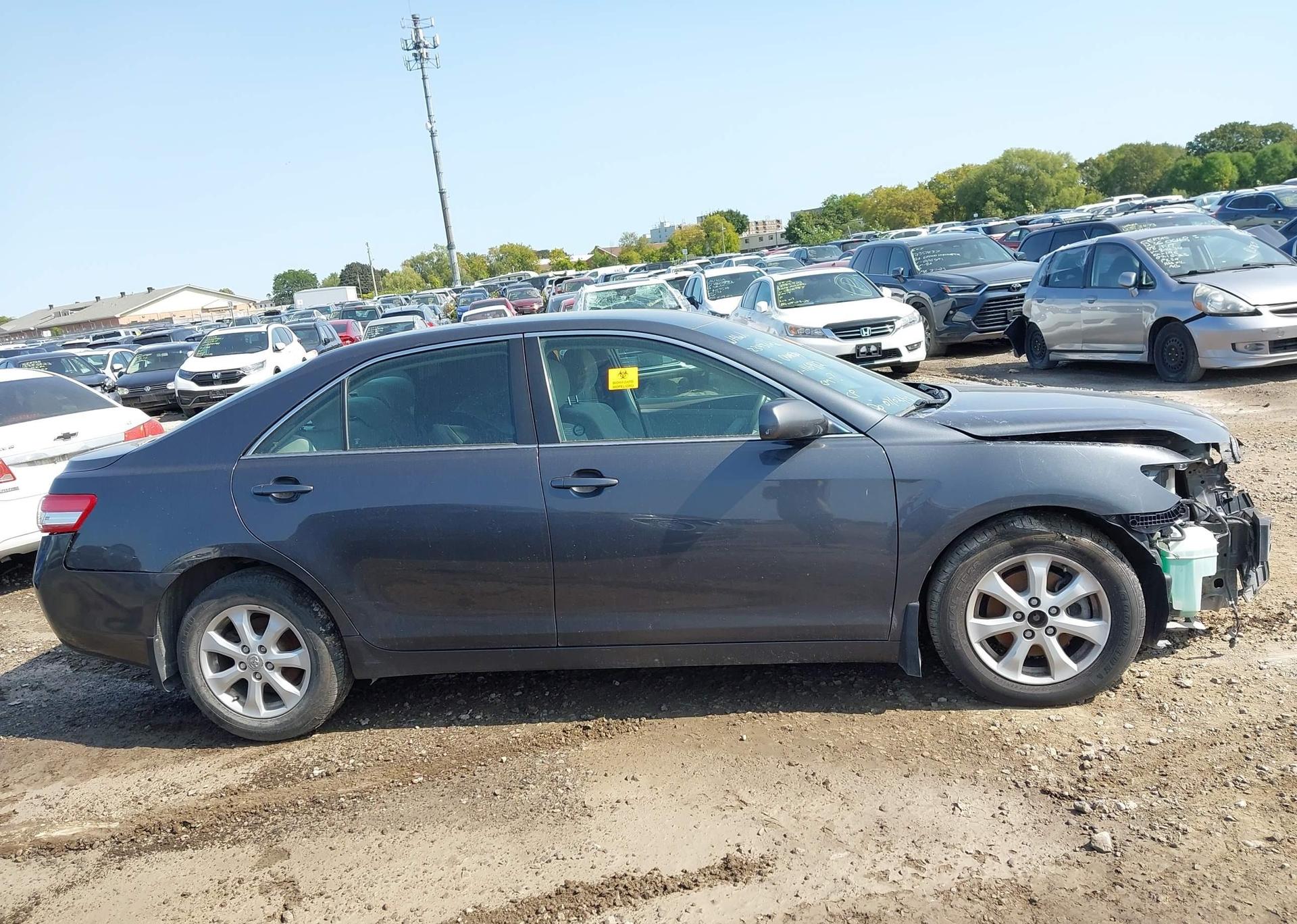 2011 TOYOTA CAMRY LE V6