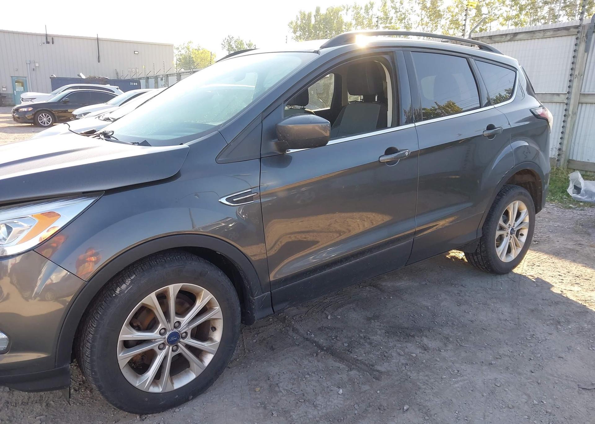 2017 FORD ESCAPE SE