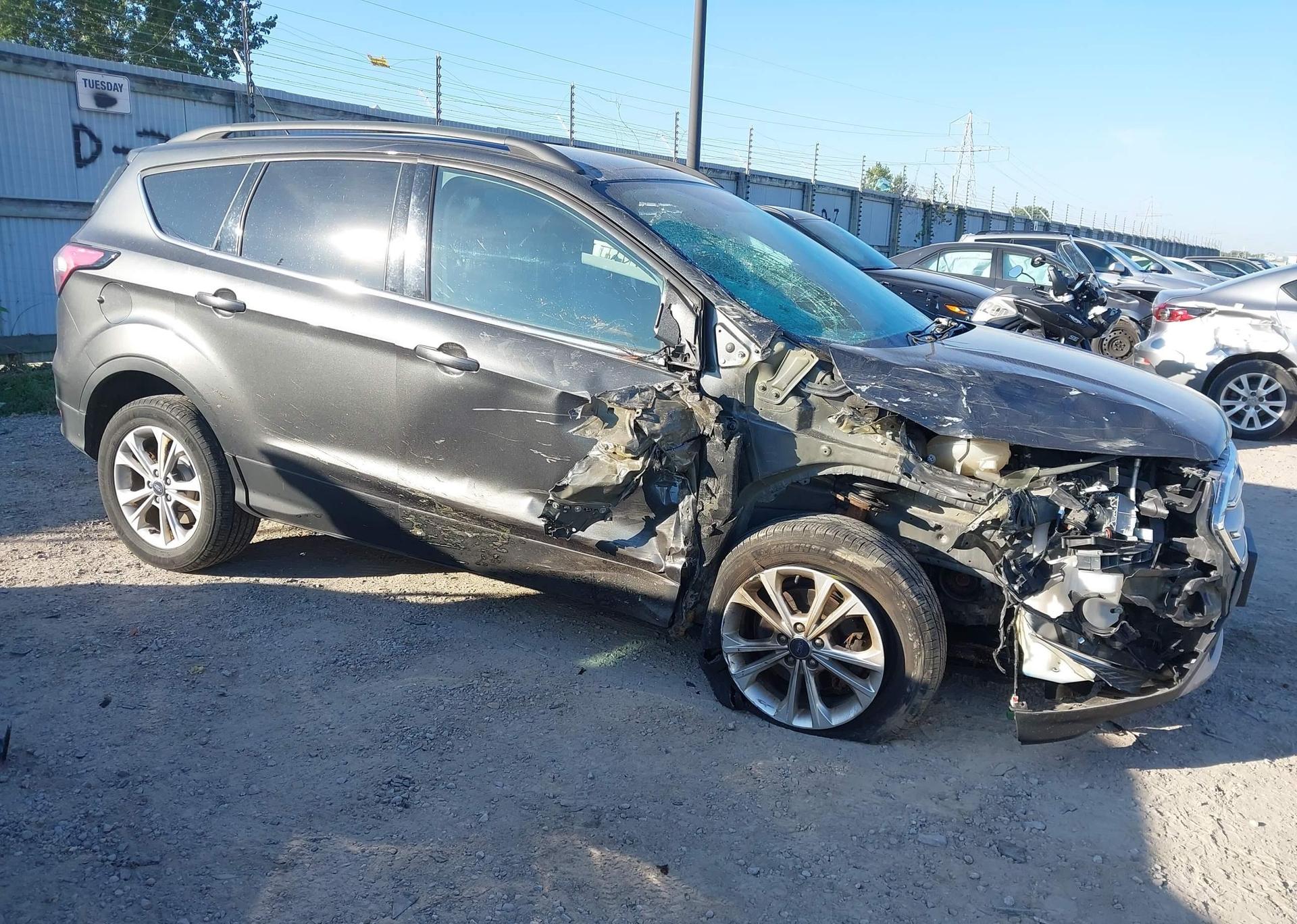 2017 FORD ESCAPE SE