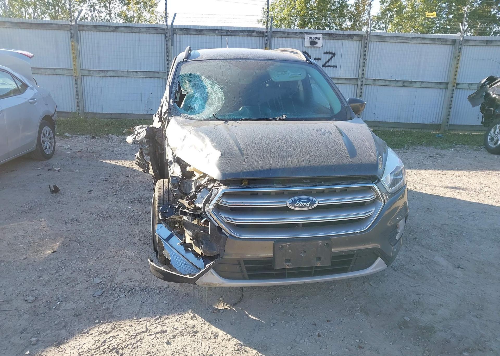 2017 FORD ESCAPE SE