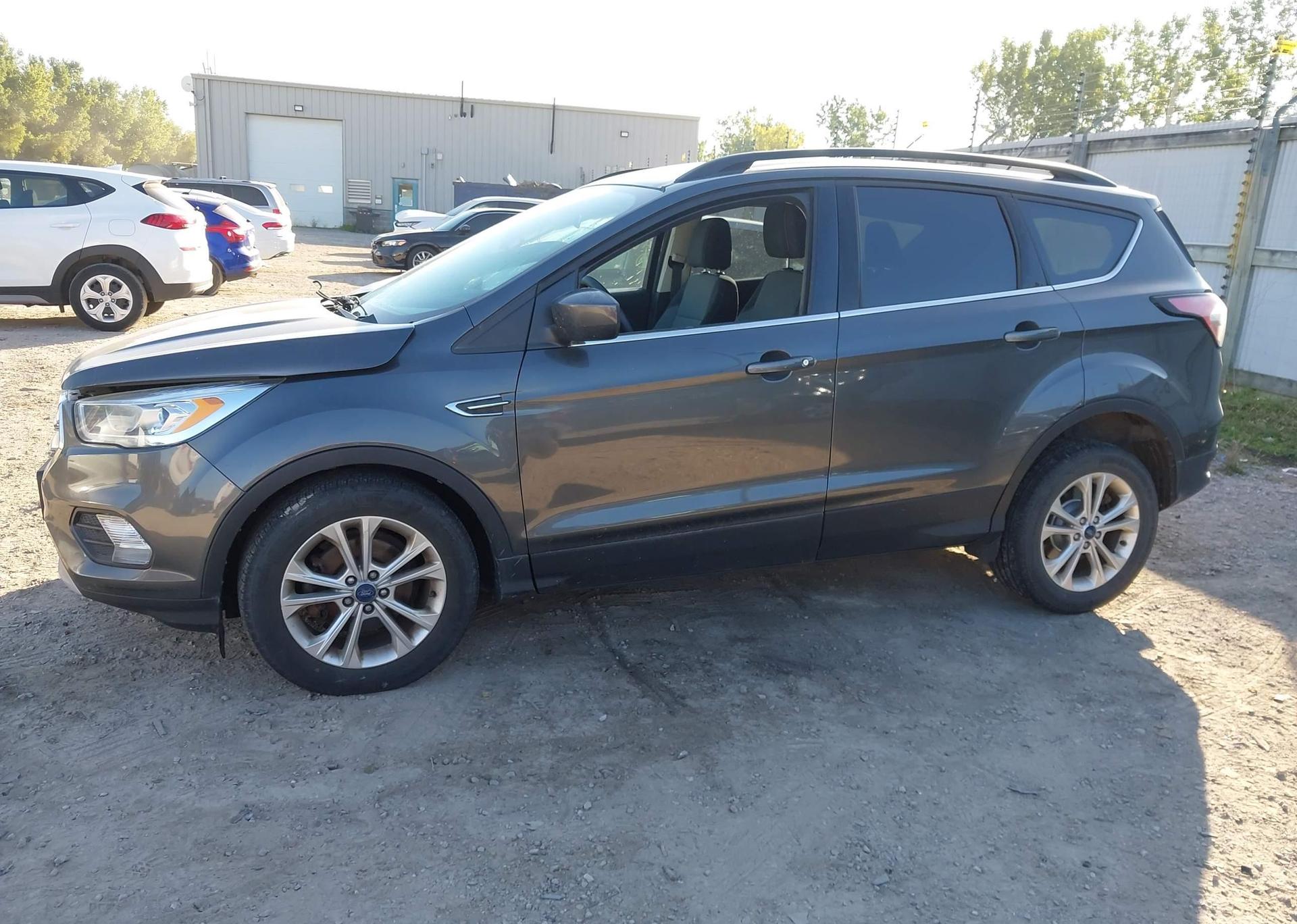 2017 FORD ESCAPE SE