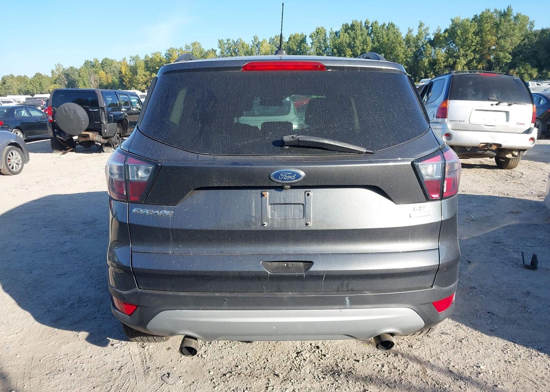 2017 FORD ESCAPE SE