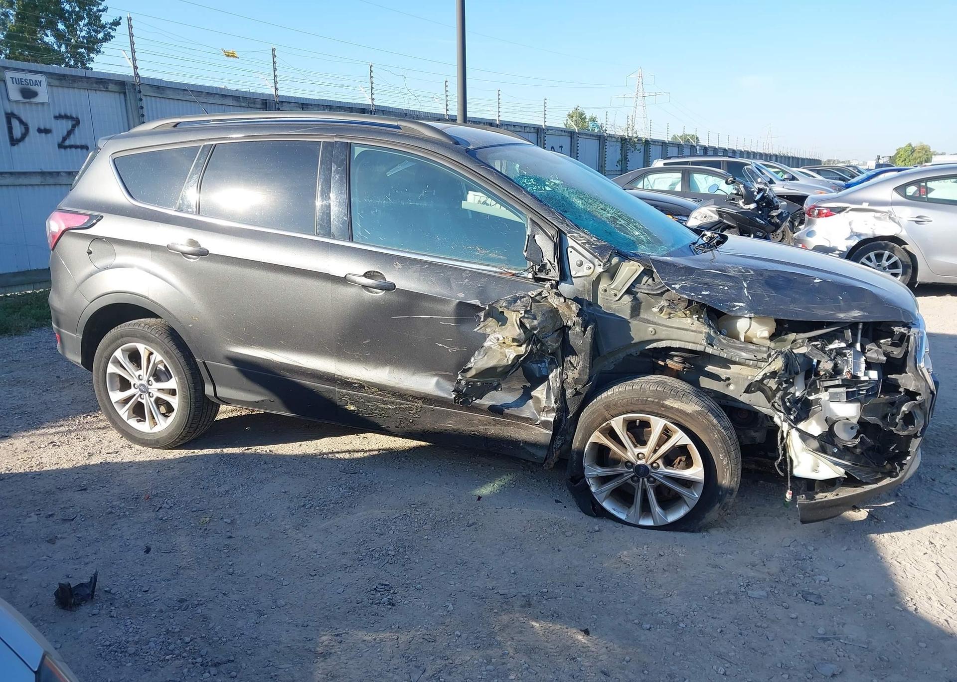 2017 FORD ESCAPE SE