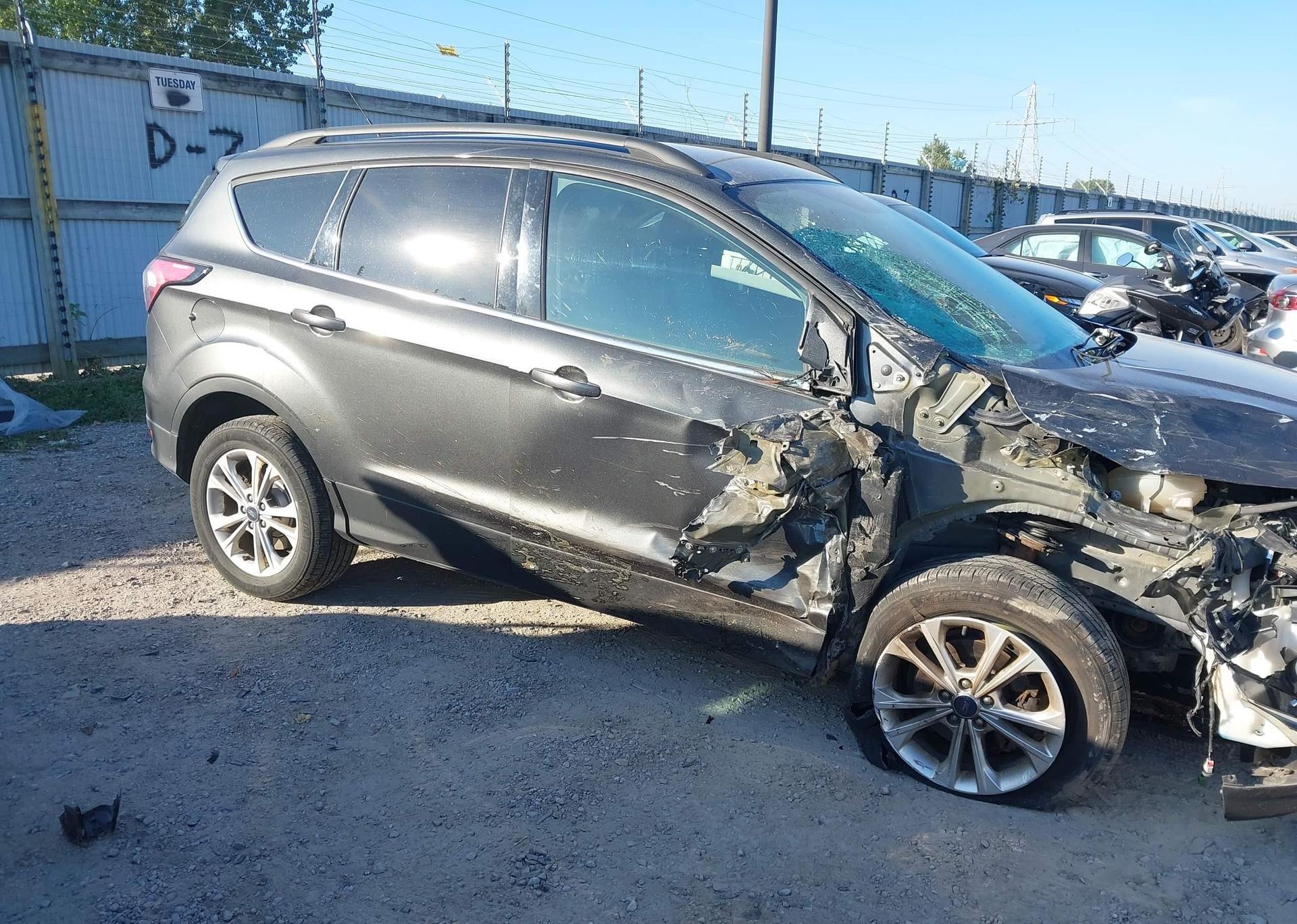 2017 FORD ESCAPE SE