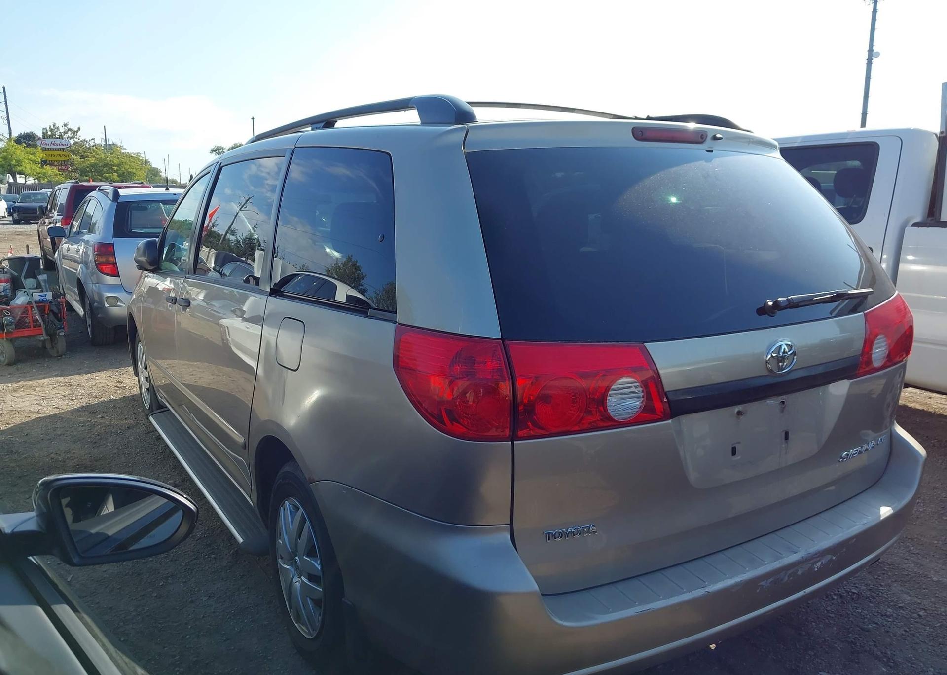 2006 TOYOTA SIENNA CE
