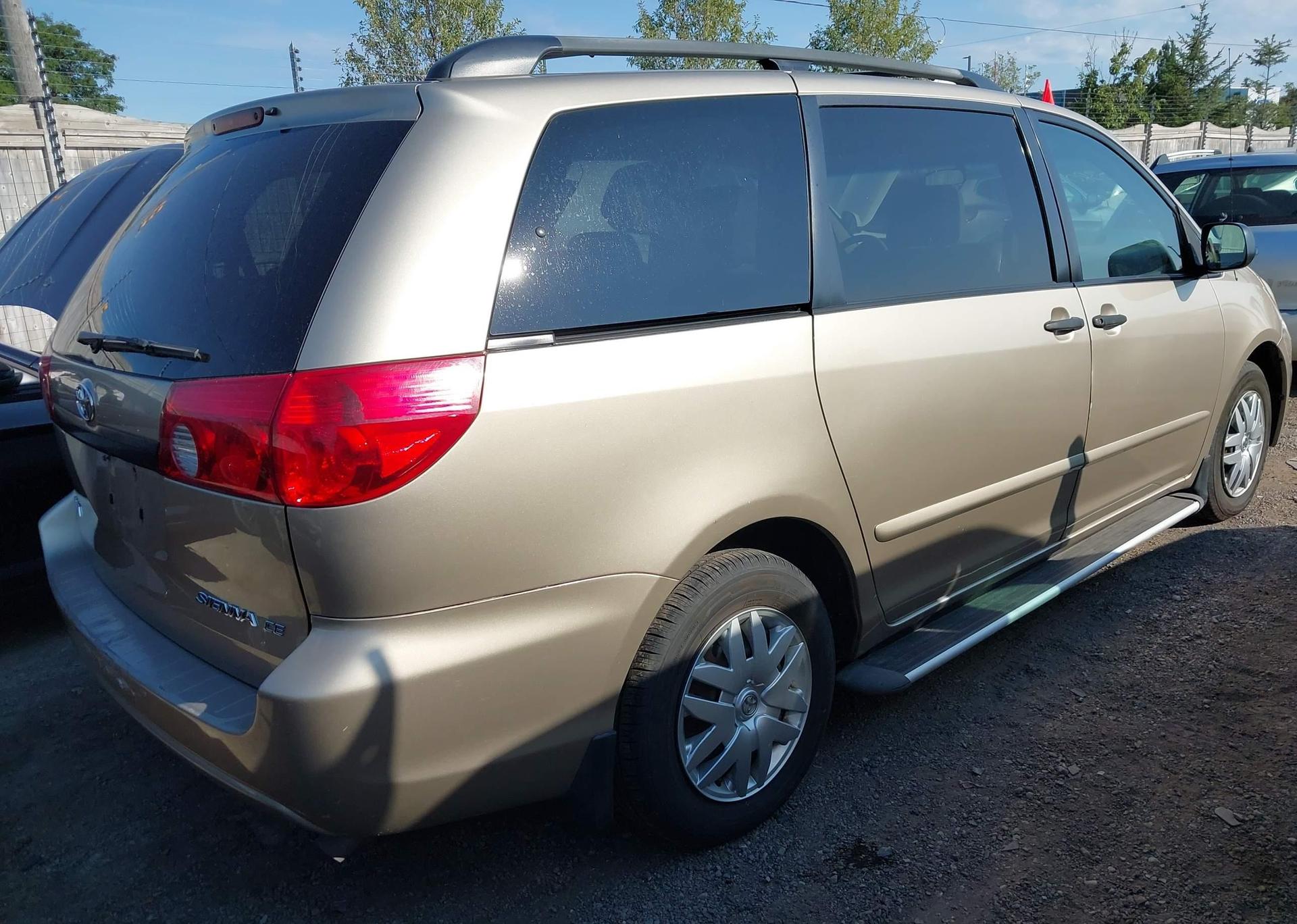 2006 TOYOTA SIENNA CE