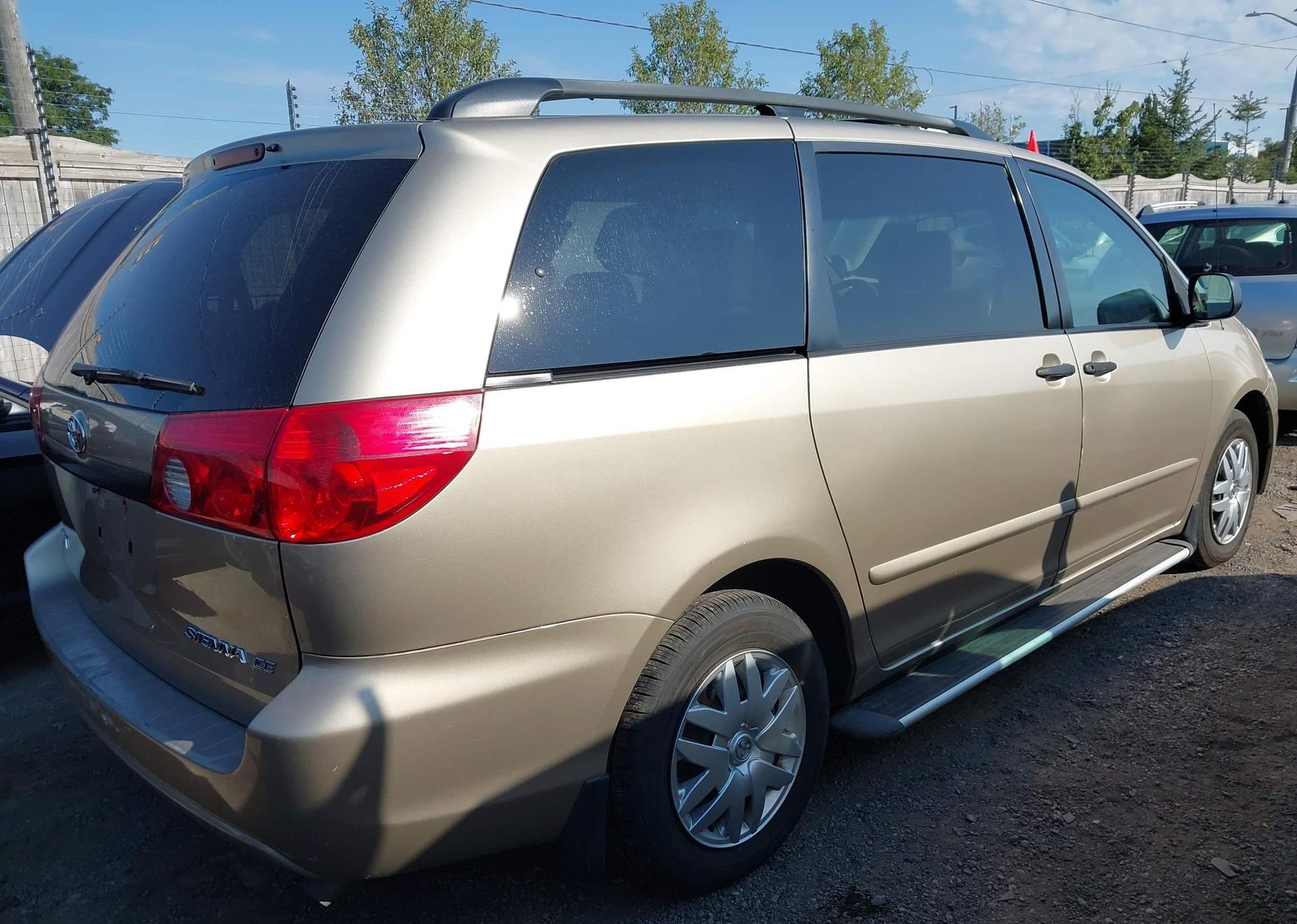 2006 TOYOTA SIENNA CE
