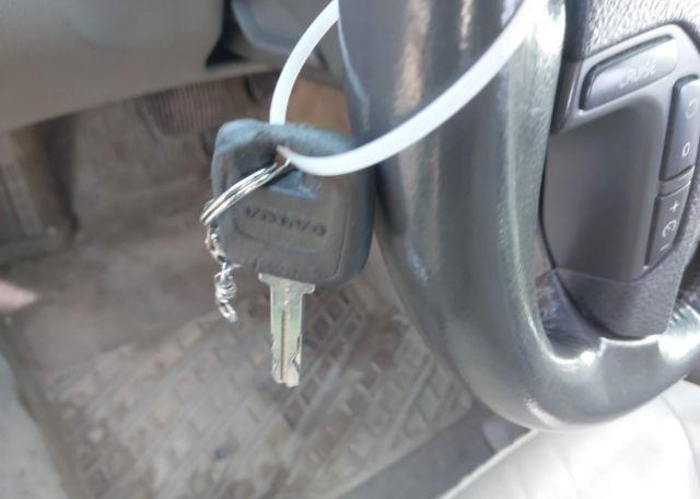 2003 VOLVO V70 2.4