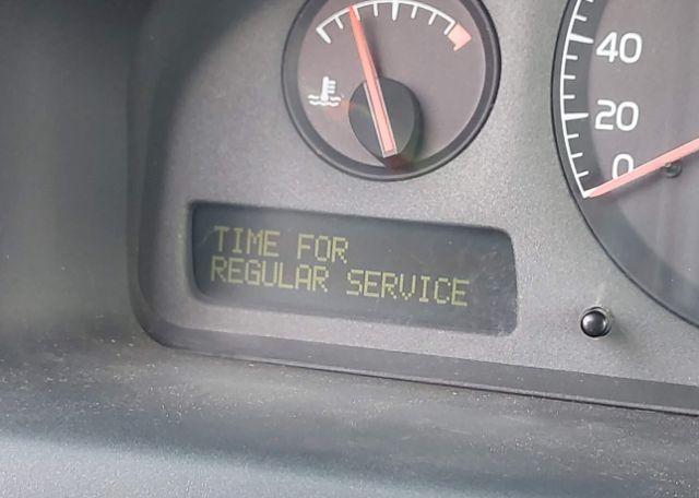 2003 VOLVO V70 2.4