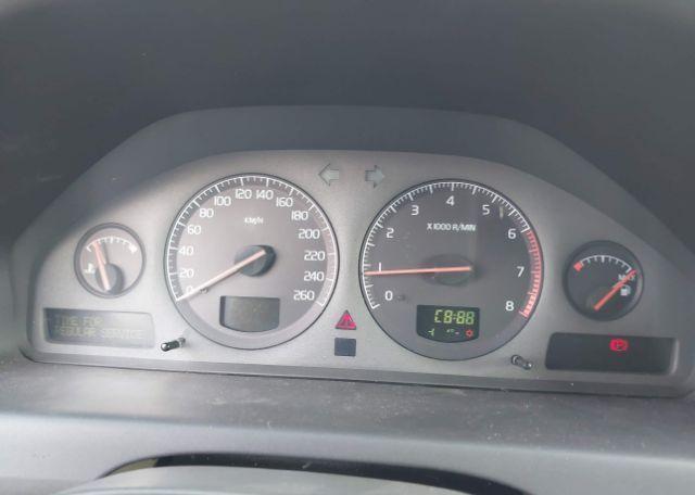 2003 VOLVO V70 2.4