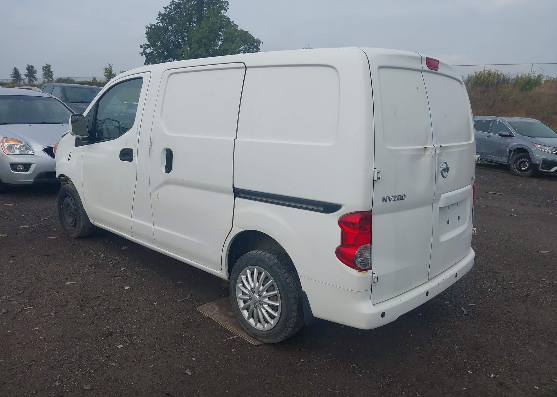 2017 NISSAN NV200