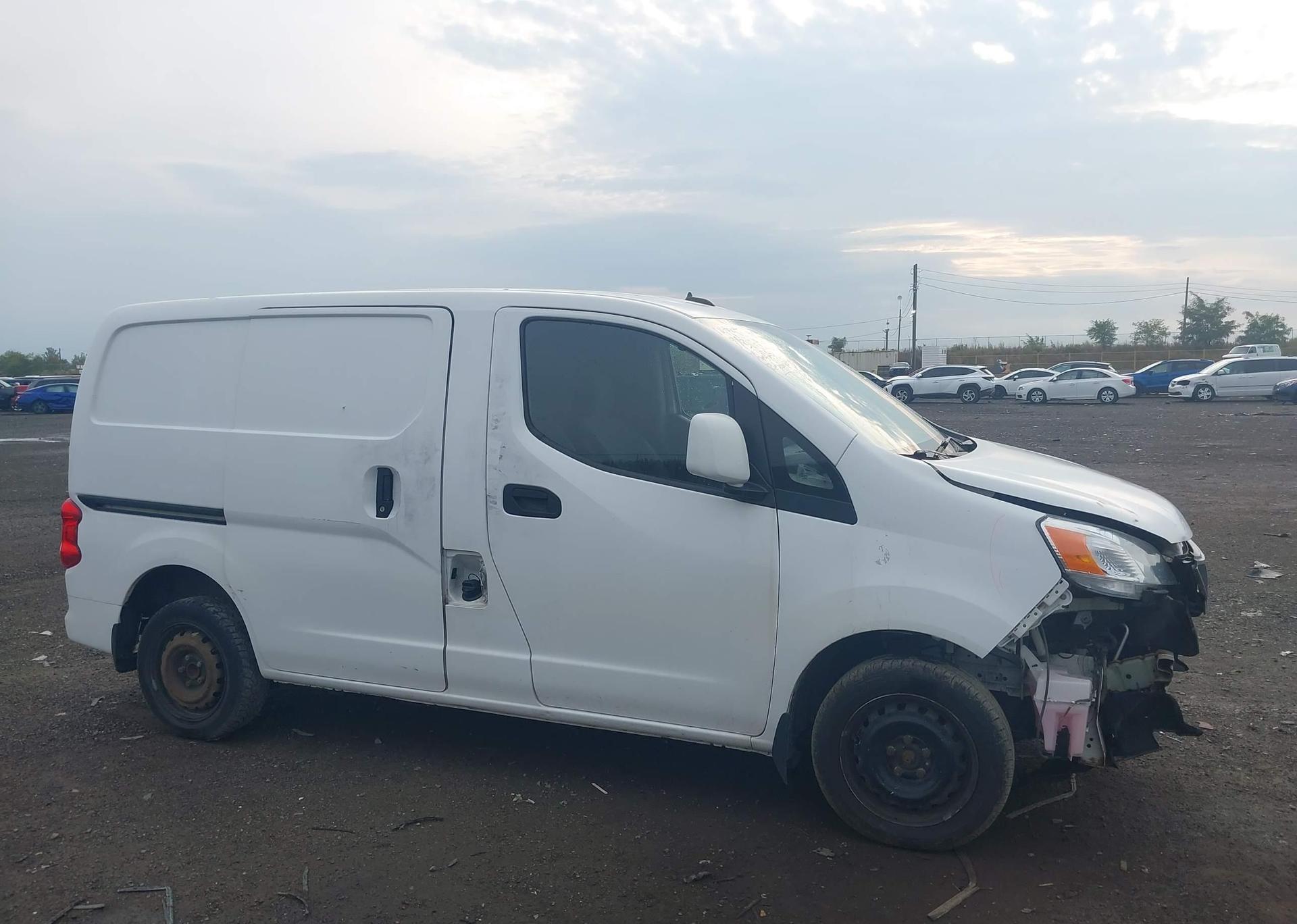 2017 NISSAN NV200