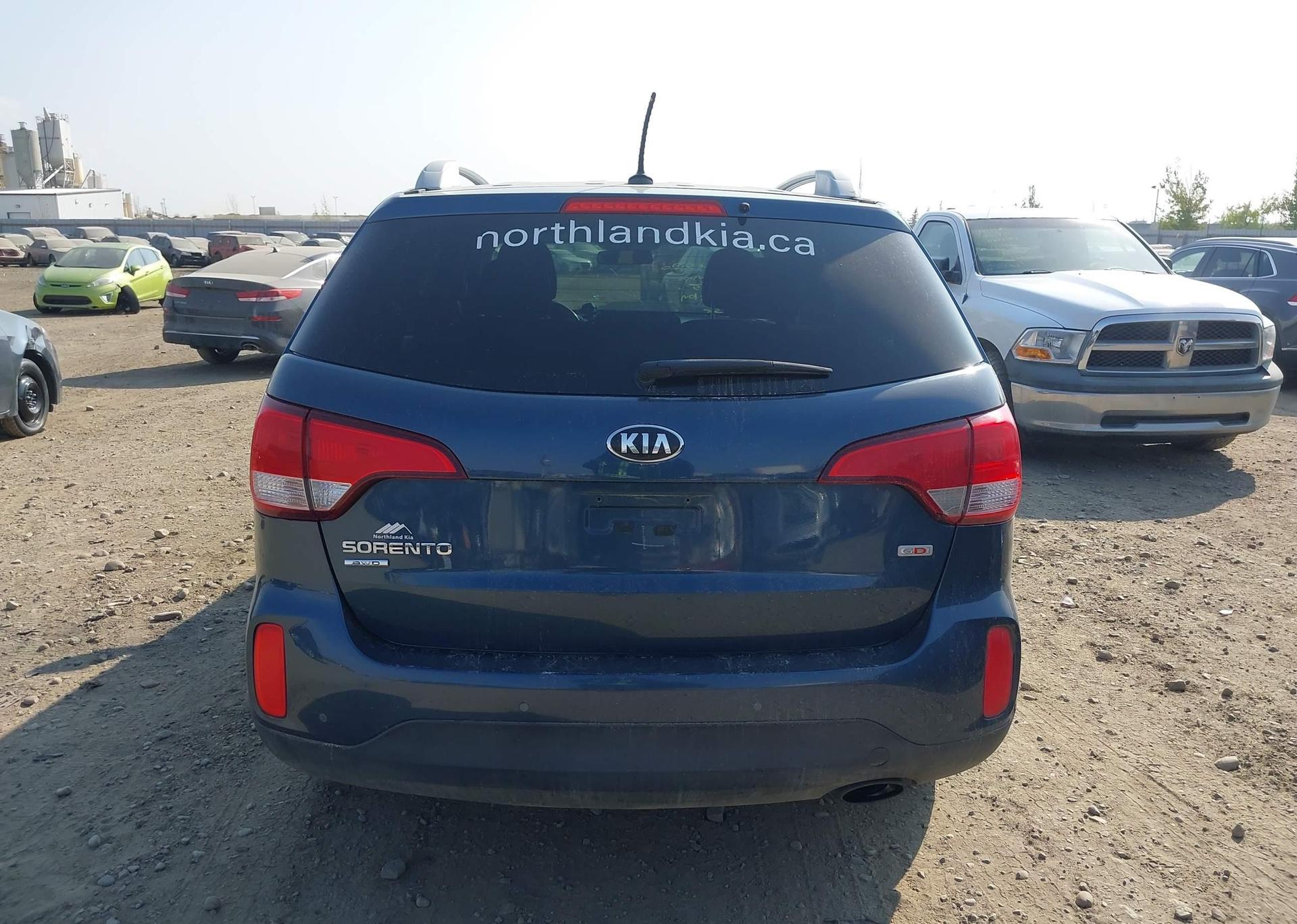2015 KIA SORENTO LX