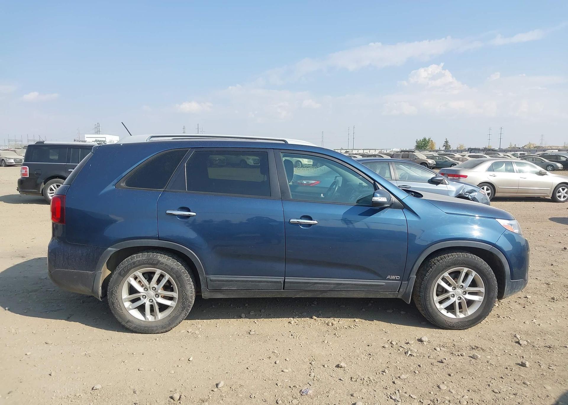 2015 KIA SORENTO LX
