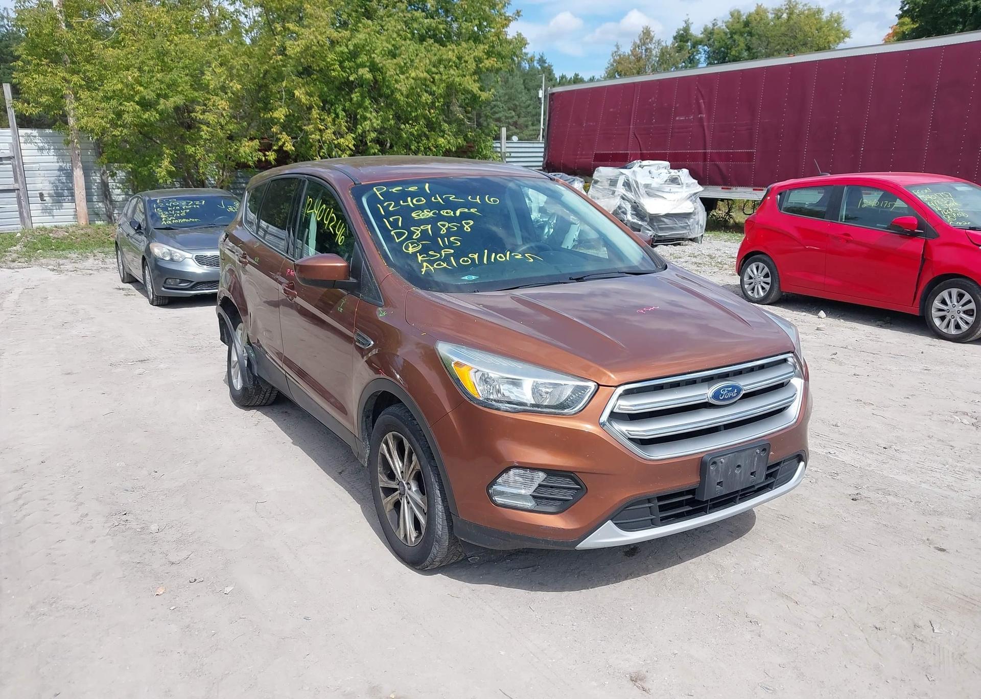 2017 FORD ESCAPE SE