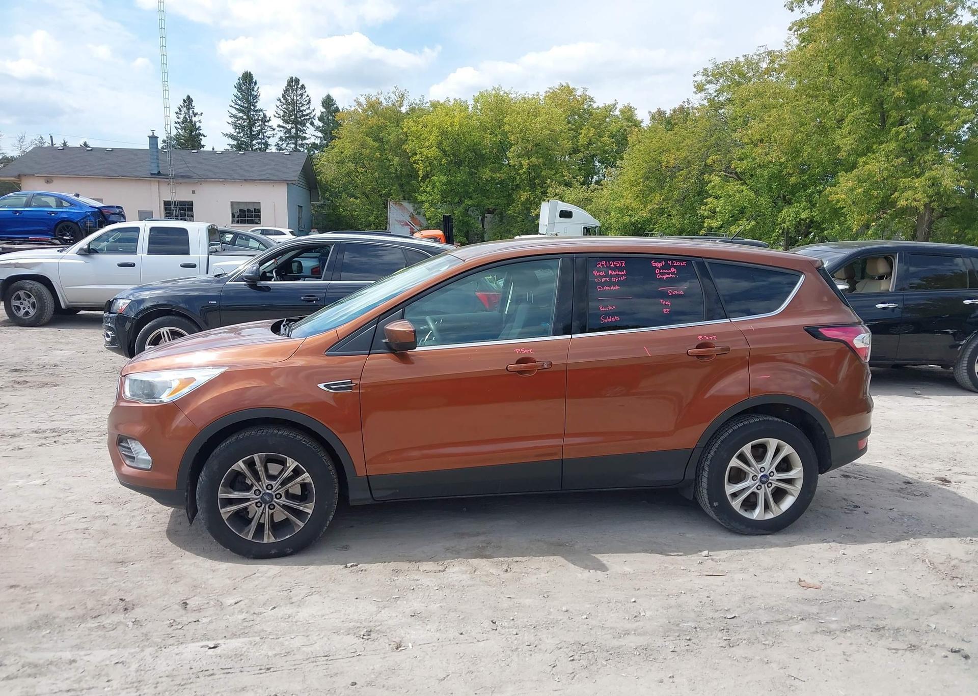 2017 FORD ESCAPE SE