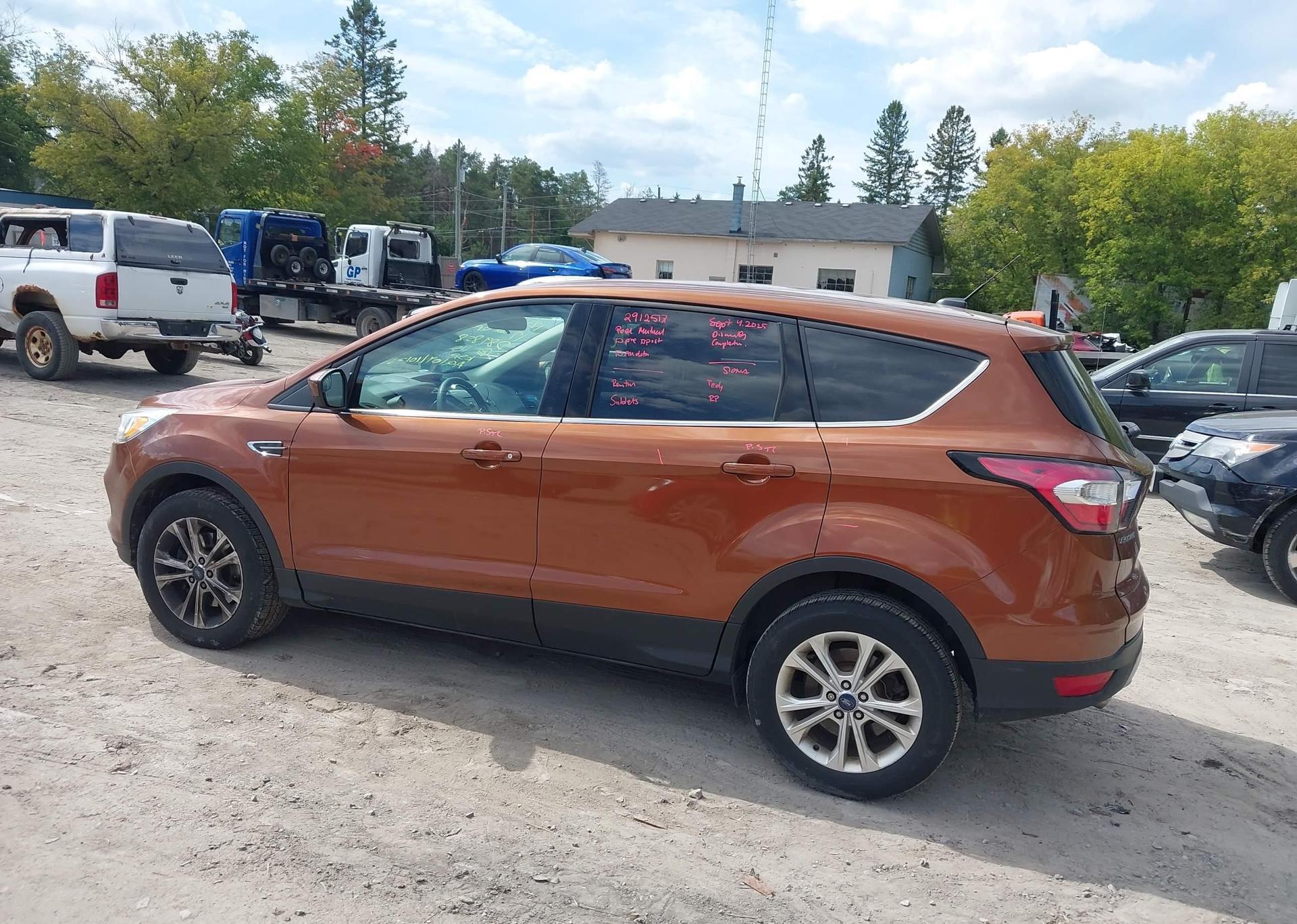 2017 FORD ESCAPE SE