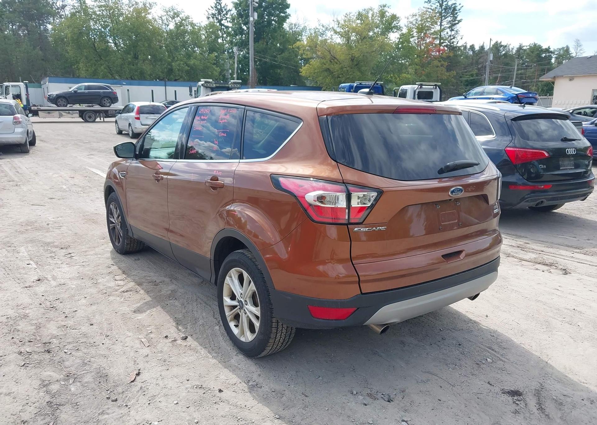 2017 FORD ESCAPE SE
