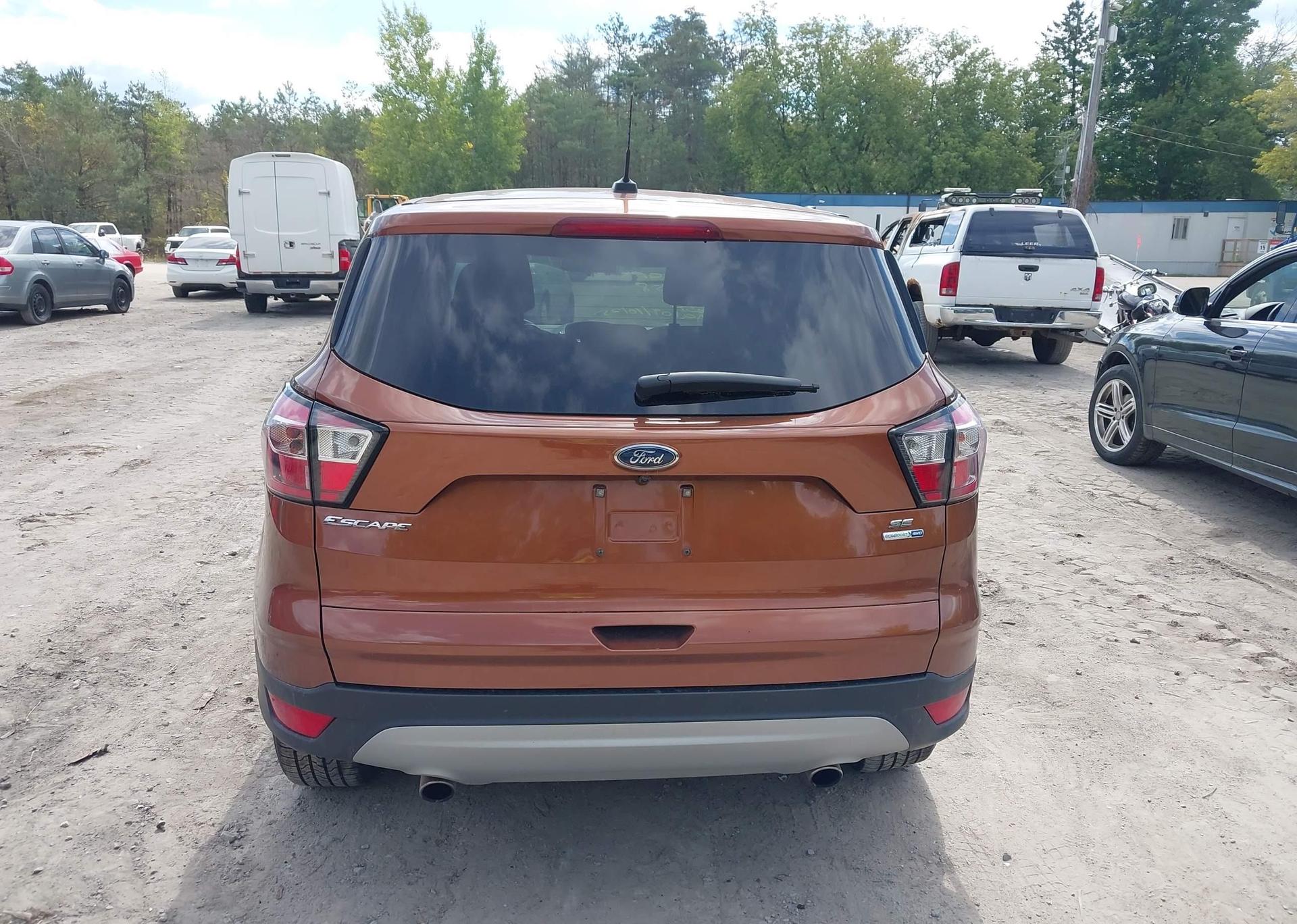 2017 FORD ESCAPE SE