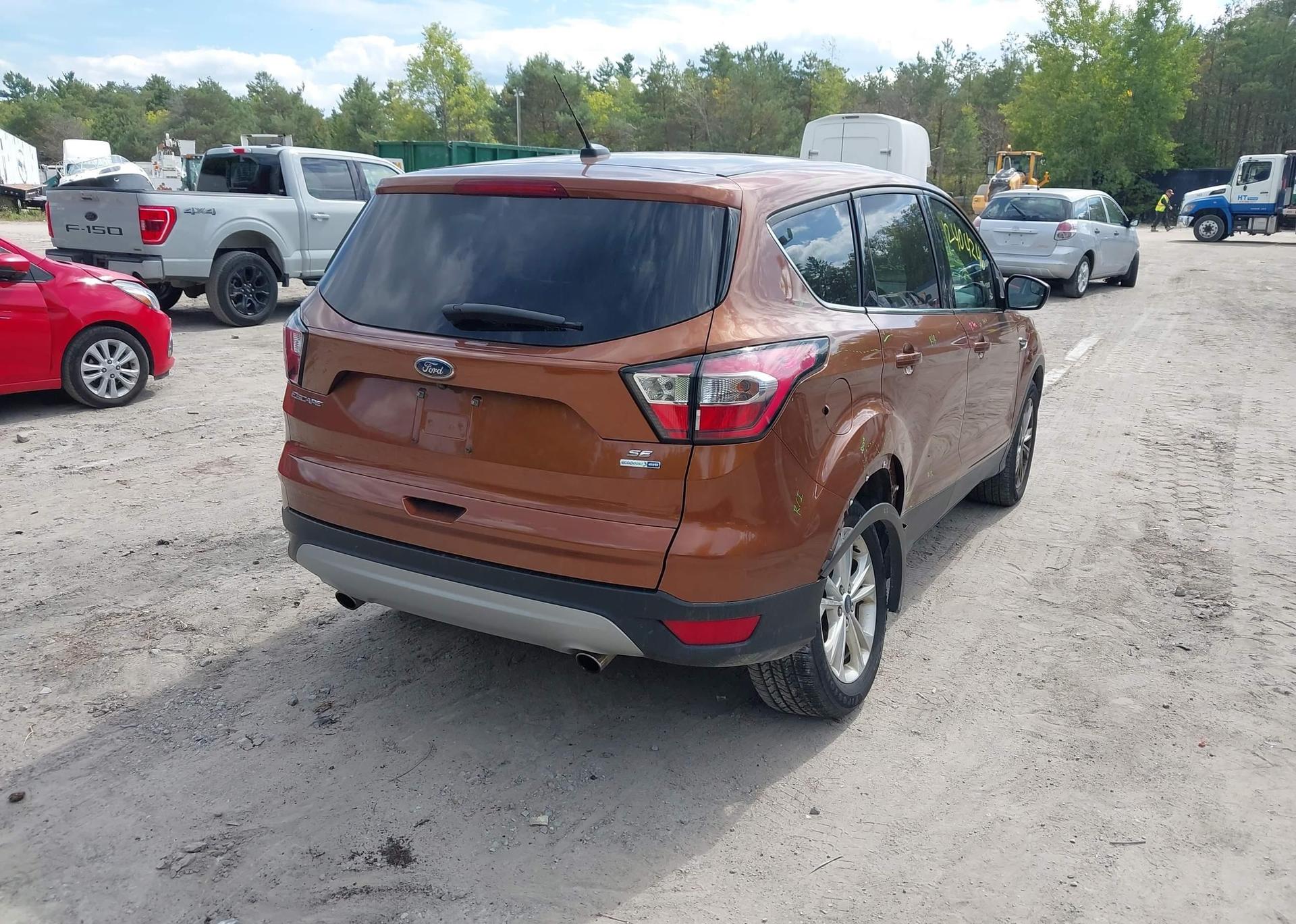 2017 FORD ESCAPE SE